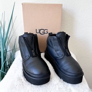 UGG - Neumel Platform Zip (Black)